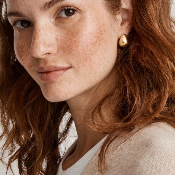 NEW Madewell Droplet Huggie Vintage Gold Hoop Earrings - Picture 4 of 8